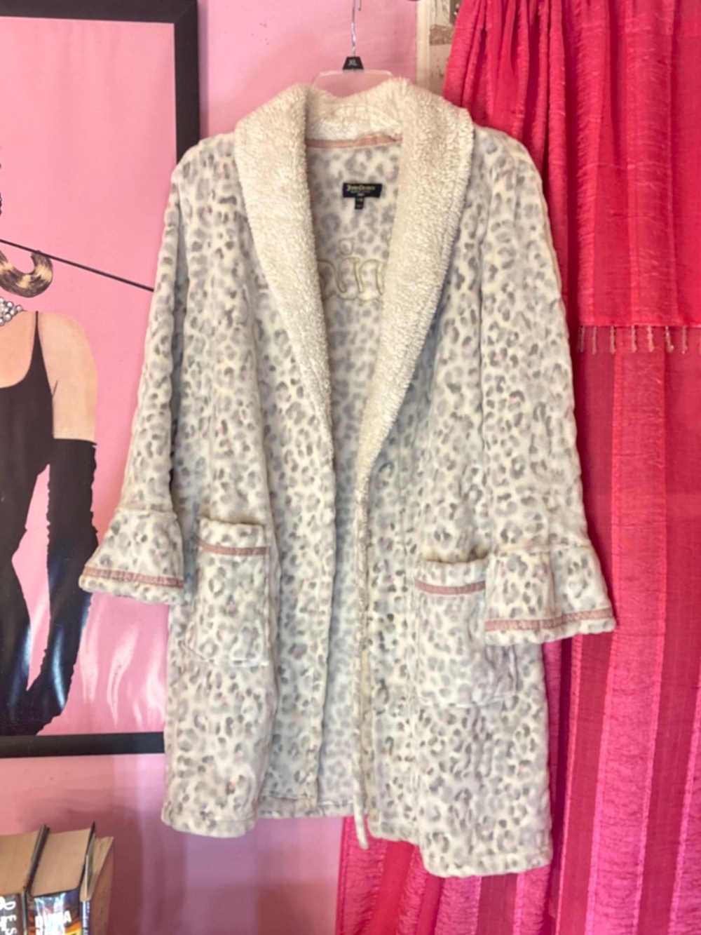 Black Label Juicy Couture White/Pink Leopard Bath Robe Soft Fuzzy Women’s Sm/Med